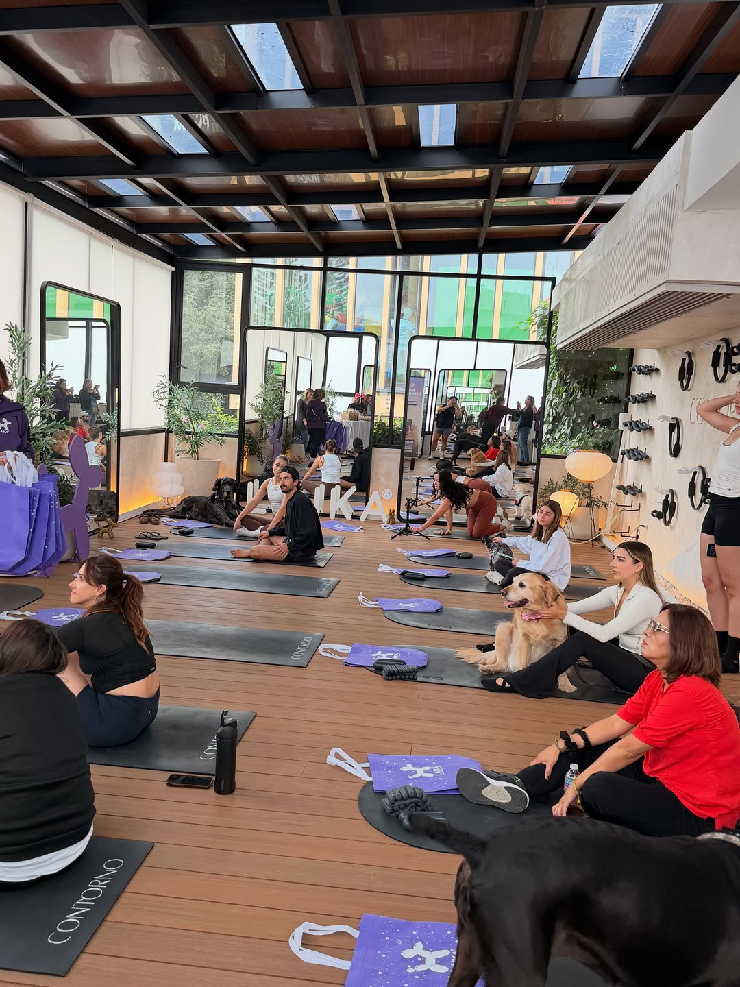 Comunidad MUV BAR durante una clase de pilates